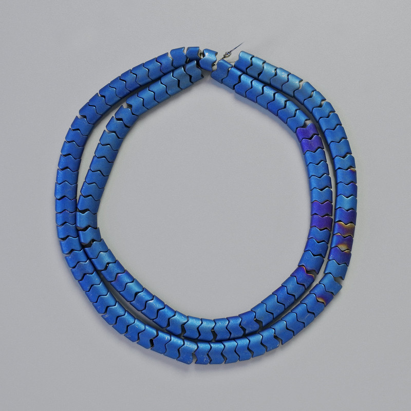 Hematitové korálky hadovitého zig-zagu, matně modrá barva, 38 cm šňůra