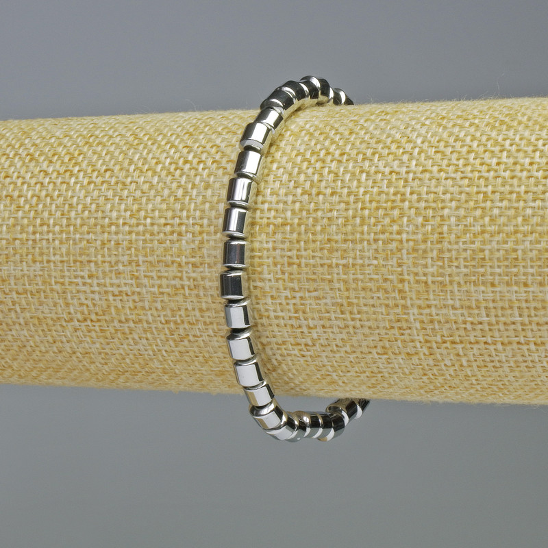Náramek z hematitu cylindrický tvar, stříbrná barva, průměr 5×5 mm, délka 18 cm, elastický
