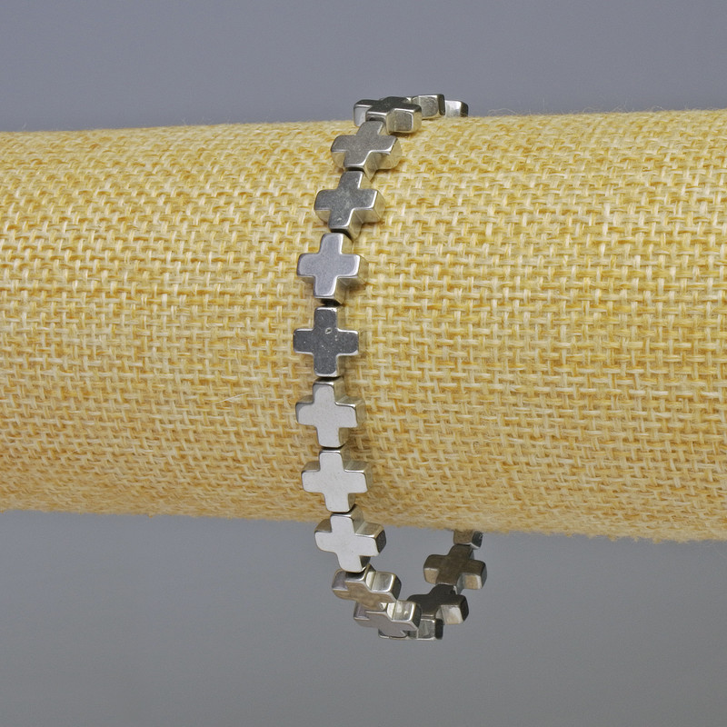 Náramek z hematitu „Kříž“ ve stříbrném odstínu, průměr 8×8×3 mm ±, délka 18 cm ± elastický
