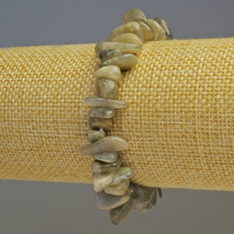 Náramek z labradoritu – drobné kamenné kousky, průměr 10×15 mm, délka 18 cm, elastický