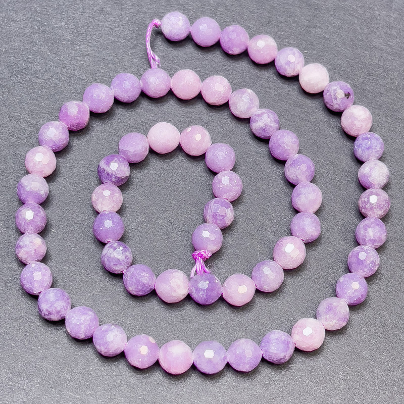 Korálky z lepidolitu na niti, granované kuličky, průměr 6 mm, délka 36 cm