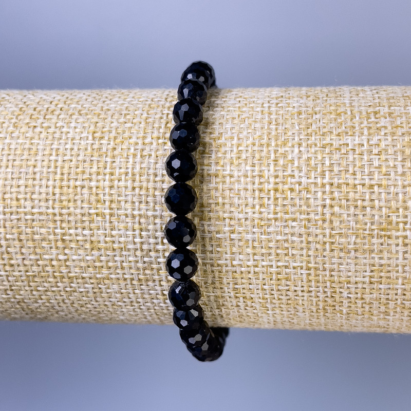 Náramek z turmalínu broušené kuličky, průměr 6 mm ±, délka 18 cm ±, elastický