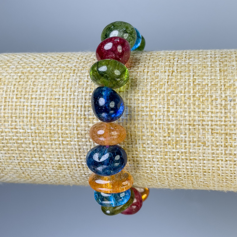 Náramek s fasetovanými korálkami