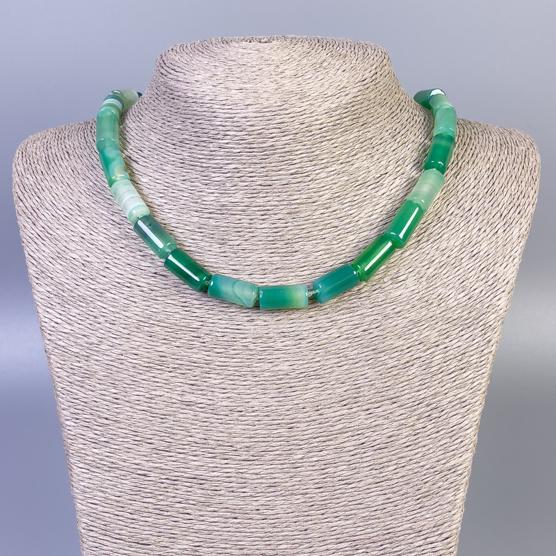 Náhrdelník z agátu, hladké válce, průměr 15×8 mm, délka 45 cm ± s karabinkou