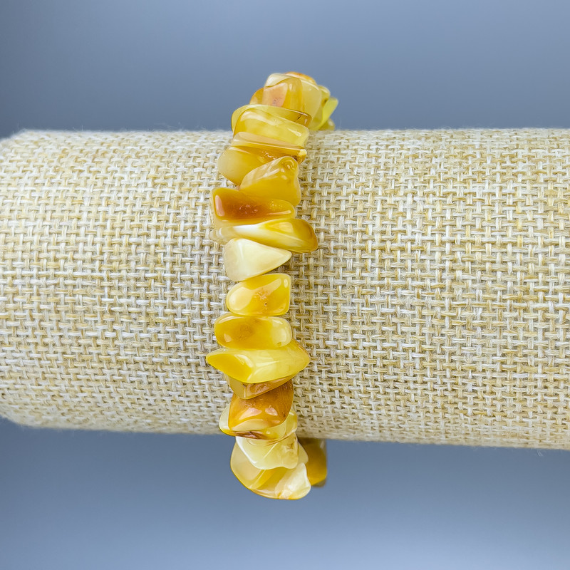 Náramek z jantaru – jemné úlomky, průměr 10–16×4–7 mm, délka 18 cm, elastický