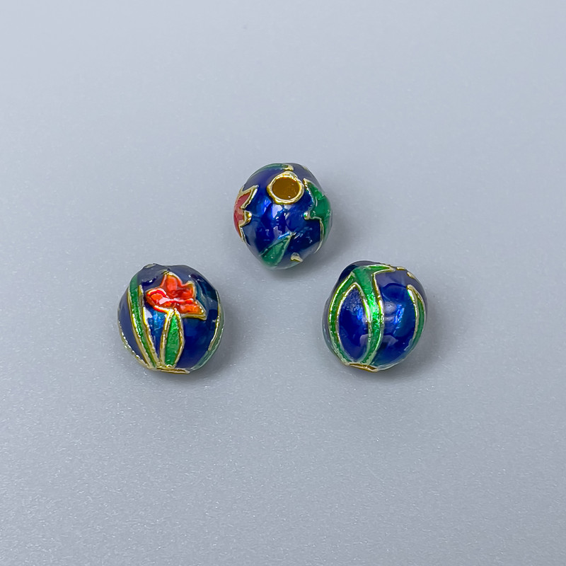 Korálka Cloisonné smaltovaná – modrá, červená a zelená, průměr 9×9,5 mm, dírka 2,1 mm, zlatá barva kovu, 1 ks