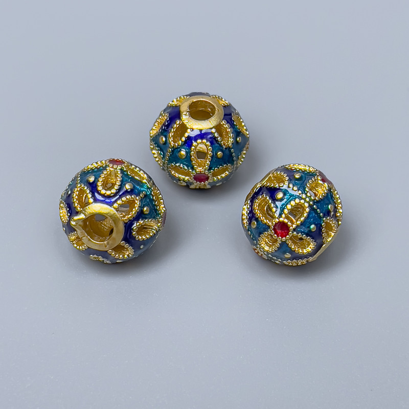 Korálka Cloisonné Pandora, modrotyrkysová s červeným smaltem, průměr 11 mm ±, díra 3 mm, zlatý odstín kovu, 1 ks
