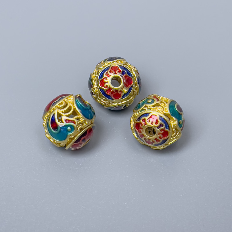 Korálka Cloisonné tyrkysová, červená a modrá smaltovaná, průměr 10 mm, díra Ø 1,8 mm, zlatá barva kovu, 1 ks