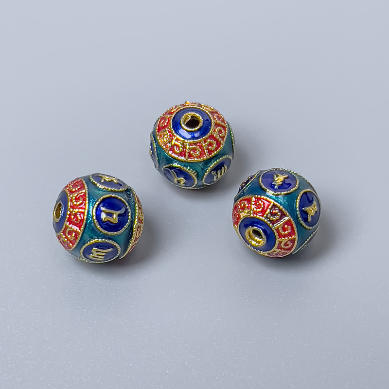 Korálek cloisonné se smaltem, modrá, tyrkysová a červená, průměr 10 mm, otvor 2 mm, zlatý odstín kovu, 1 ks