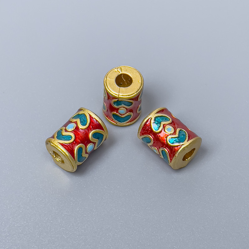 Korálka Cloisonné cylindrická tyrkysovo-červená smalt, průměr 8×10 mm, ± dírka 3 mm, zlatá barva kovu, 1 ks