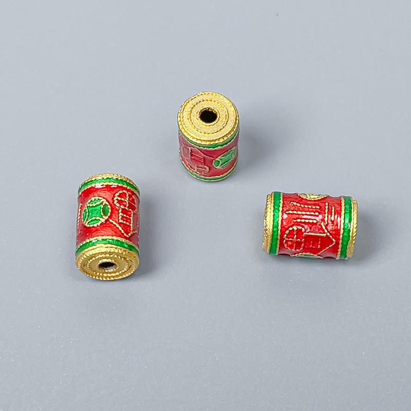 Korálek Cloisonné cylindrický červeno-zelený smalt, průměr 6×9 mm ± díra průměru 1,5 mm, zlatistá barva kovu, 1 ks