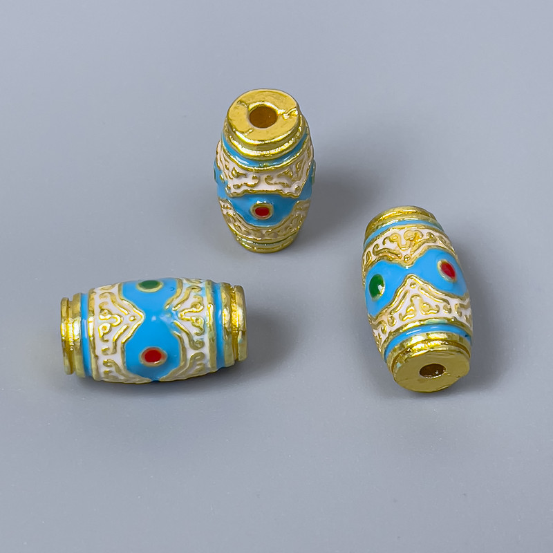 Korálka Cloisonné barilového tvaru – bílá, tyrkysová a červená smalt, průměr 8×14 mm, otvor 2 mm, zlatá barva kovu, 1 ks