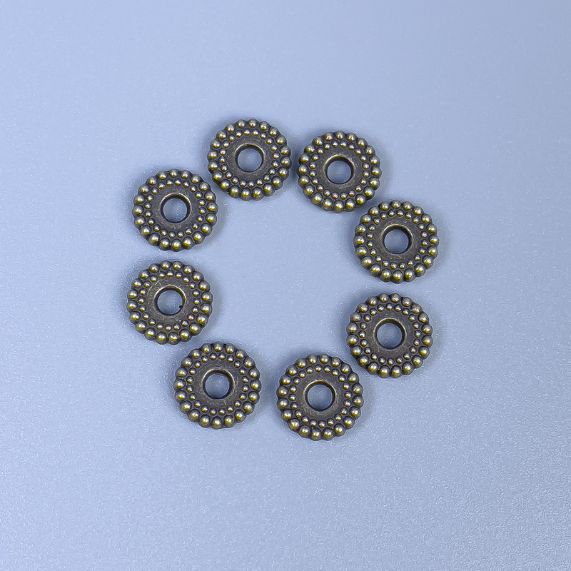 Bronzová korálka-vložka, barva kovu bronzová, průměr 7,5×2 mm, s otvorem 2,5 mm, balení 20 g (~50 ks)