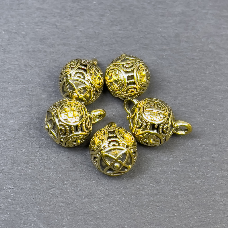 Přívěšek – kov v zlatistém odstínu, průměr 9,5×12 mm, balení 5 ks