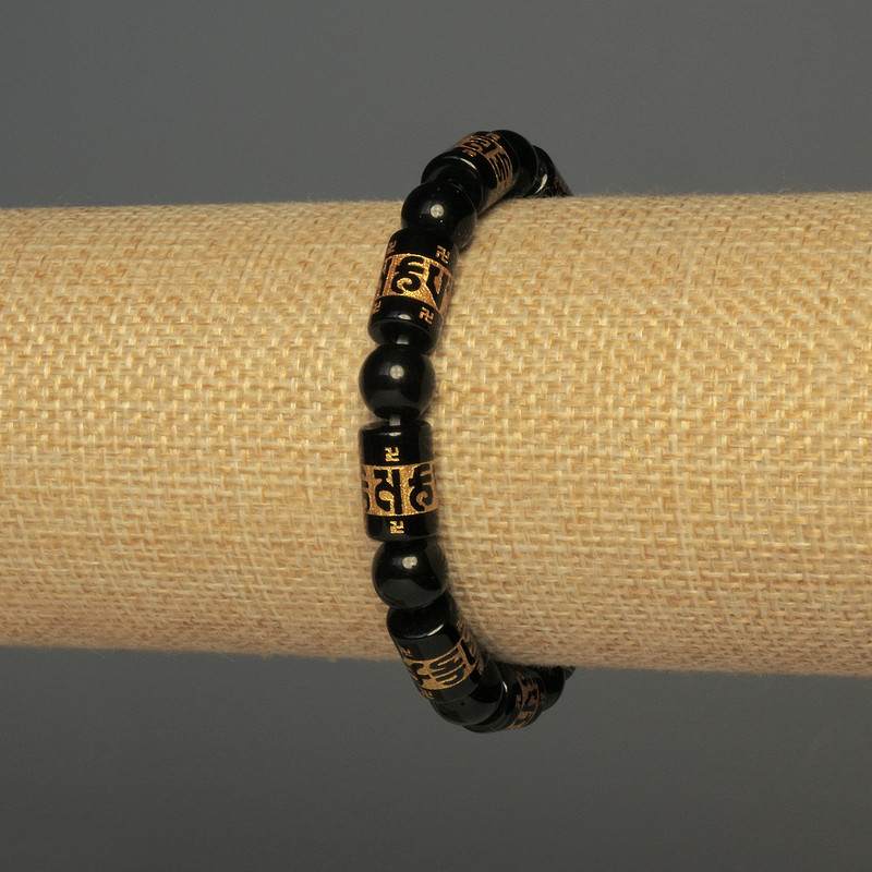 Náramek z umělého agátu – hladké kuličky, průměr 8 mm ±; válcová vložka, průměr 12×8 mm ±; délka 18 cm ±; elastický