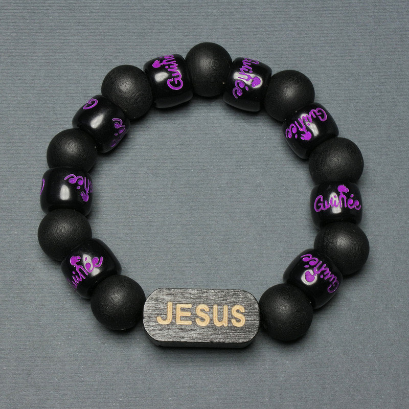 Náramek z dřevěných korálků, průměr korálků 12 mm ±, vložka z dřeva, průměr 25×11 mm ± 18 mm, elastický