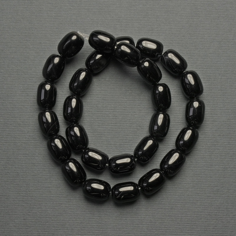 Korálky z achátu ve tvaru barilu, průměr 14×10 mm ±, na niti, délka 39 cm +