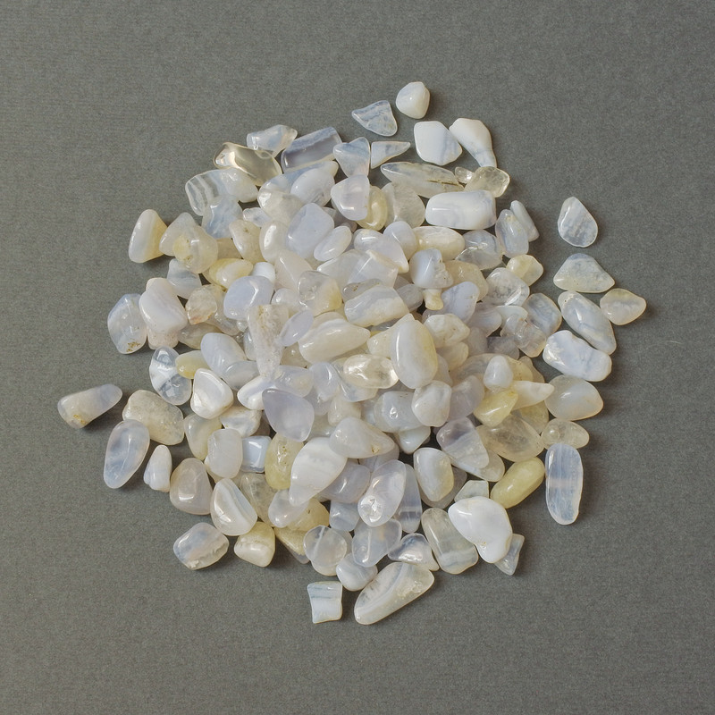 Modrý achát drobek bez otvoru 8–14×5–8 mm ± (za 100 g ±)