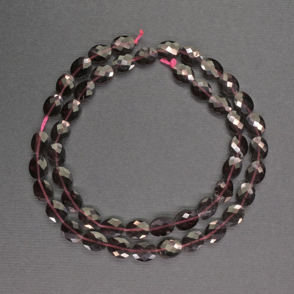 Granátové fasetované oválné korálky, průměr 6×8 mm, délka cca 39 cm