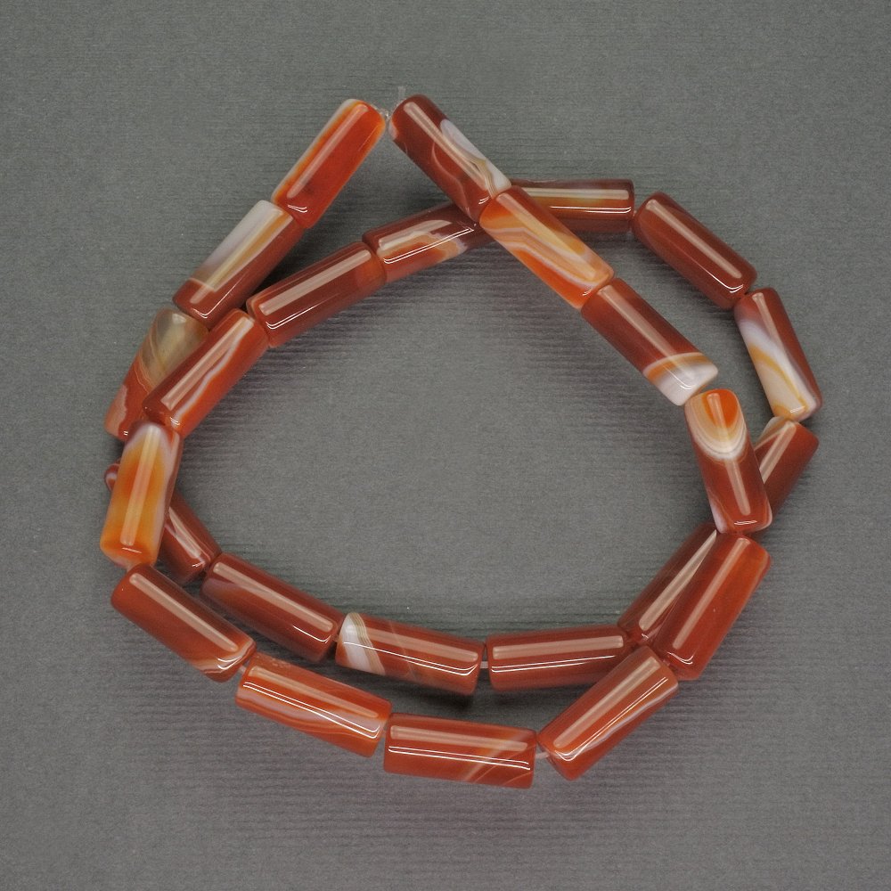 Korálky z přírodního kamene Sardonyx cylindrické, průměr 6×15 mm, délka cca 39 cm