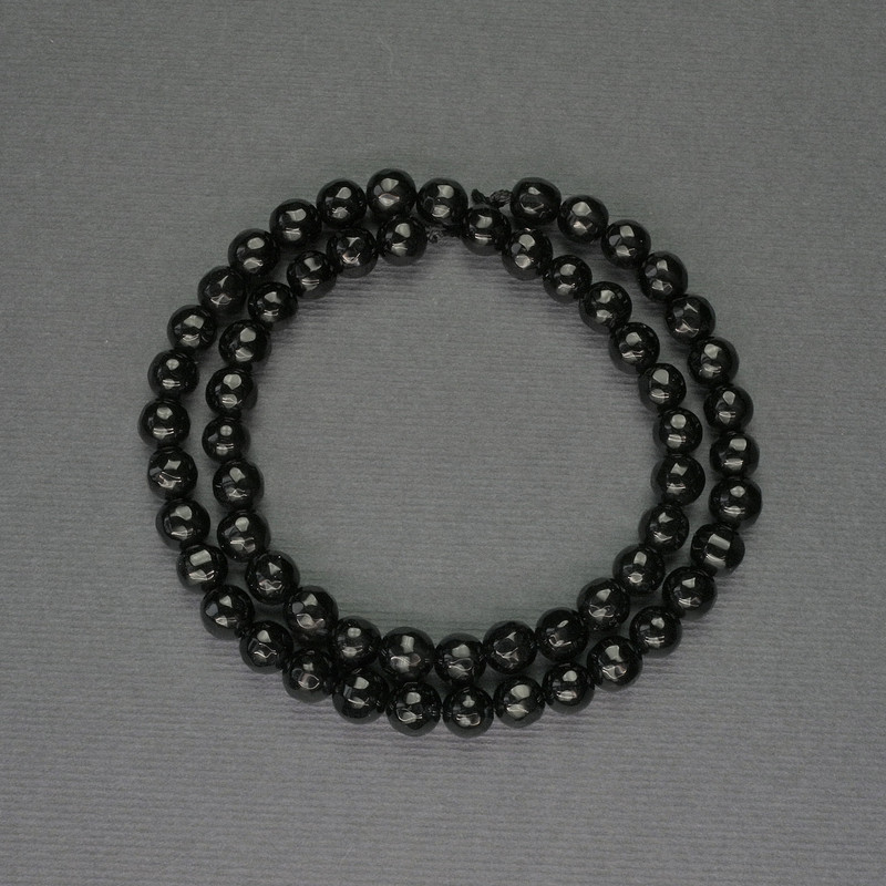 Brusované korálky z achátu – kuličky, průměr cca 6 mm, na niti, délka cca 37 cm