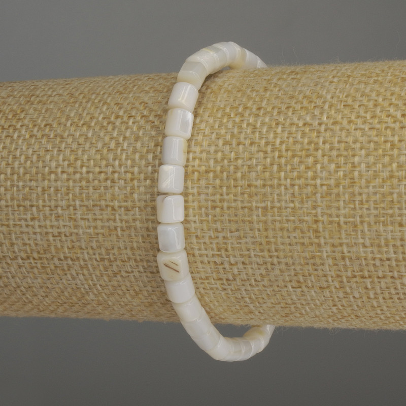 Náramek z perleťových cylindrů, průměr 5×5 mm, délka 18 cm, elastický