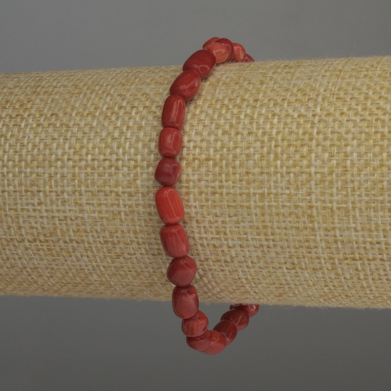 Náramek z korálu galetový, průměr 6–7×5 mm, délka 18 cm