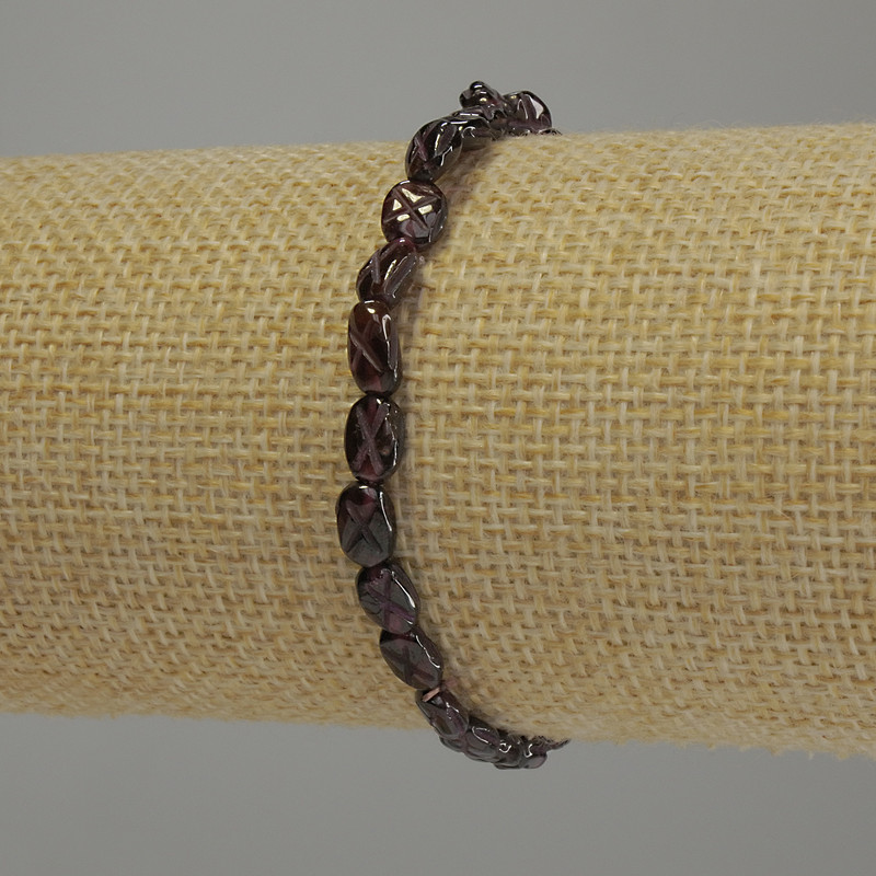 Náramek z granátu, facetovaný, průměr 6×5 mm, délka 18 cm, elastický