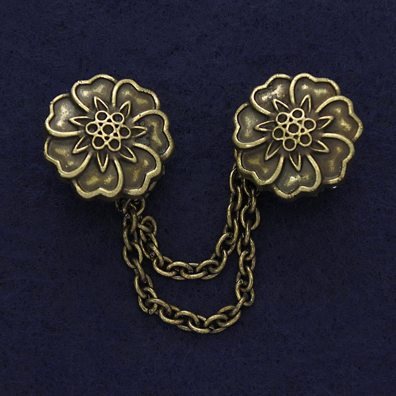 Brož na kardigan v bronzové barvě, průměr 21 mm ± řetízek, délka 9 cm