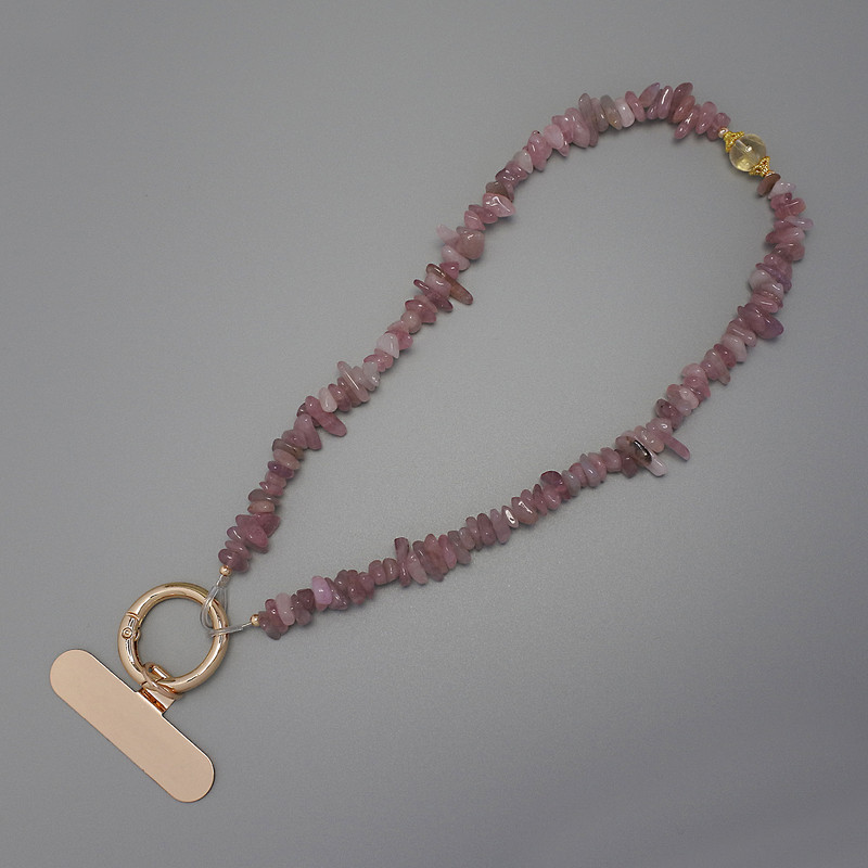 Přívěšek na telefon s řetízkem z jahodového křemene – drobky 7–15×2–4 mm, kroužek průměr 24 mm, délka cca 24 cm