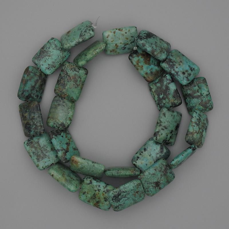 Korálky africké tyrkysové – obdélníkové, rozměry 15–18×12 mm, na niti, délka 40 cm +