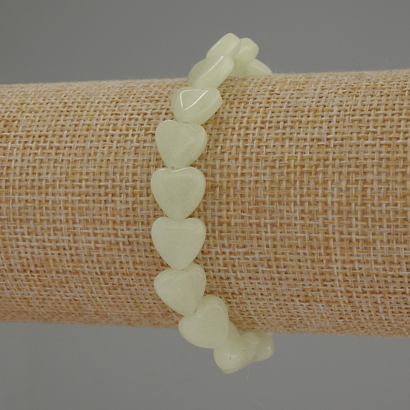 Náramek z onyxu ve tvaru srdce, průměr 10 mm, délka 18 cm, elastický