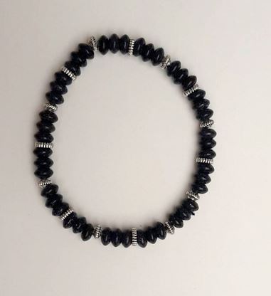 Náramek z aventurínu «Modrý písek noci Káhiry» rondelových korálků, průměr 3×6 mm, se stříbrnými vložkami, délka 18 cm ± (elastická šňůrka)