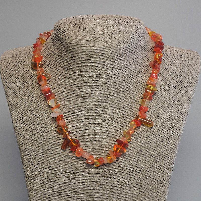 Náhrdelník Mix drobných kamínků, průměr 8–12×3–6 mm, délka cca 45 cm, s karabinkou