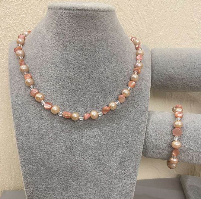 Sada náhrdelníku a náramku «Asortiment» oválné korálky 9×8 mm ±, broušené 8×7 mm ± a kulovité 4 mm ±, délka 50 cm ±, délka 18 mm ±, s prodlužovacími řetízky