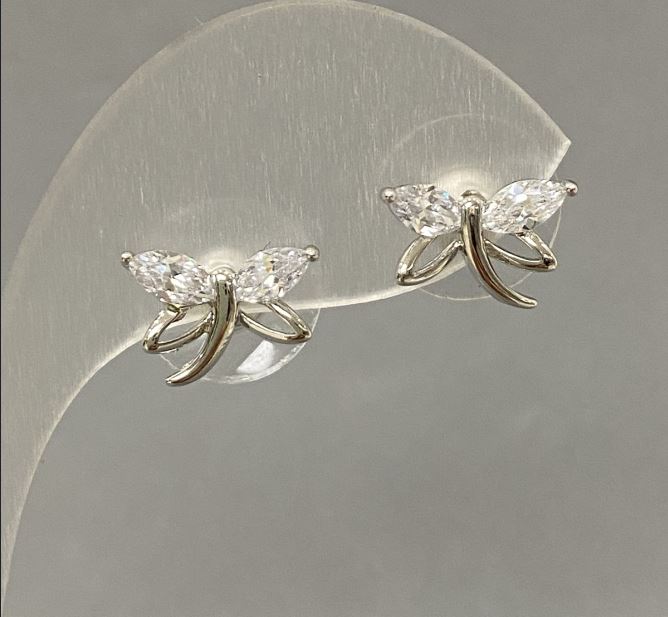 Náušnice pecky se štrasovými kameny, bílé, průměr 10×12 mm, stříbrný kov