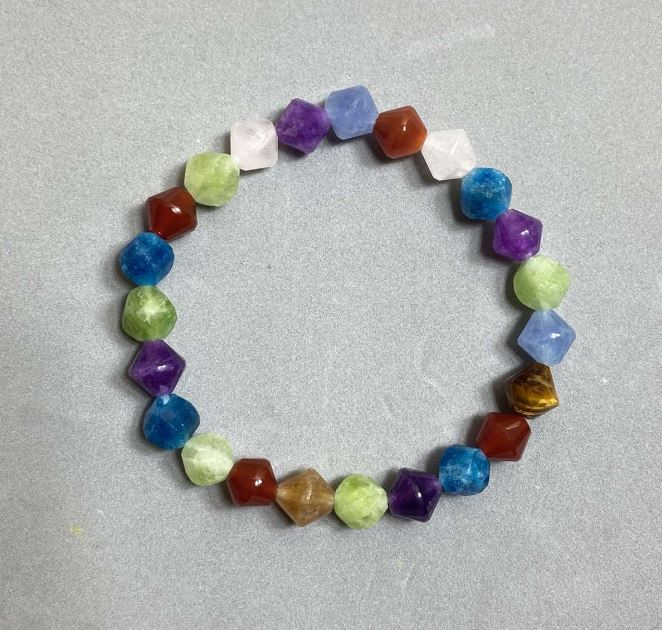 Náramek mix broušených rhombíků 8×8 mm ±, délka 18 cm (elastický)