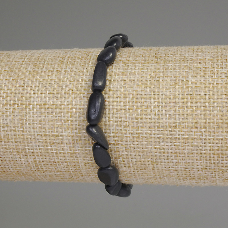Náramek ze šungitu – broušené korálky, průměr 8–12×7 mm, délka 18 cm, elastický