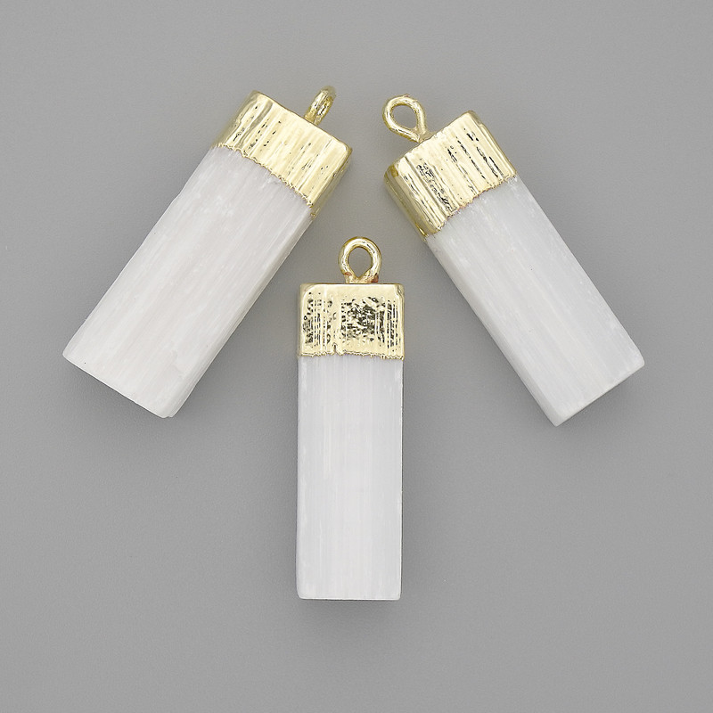 Přívěšek minerál selenit, nerafinovaný, 32×12 mm, délka 36 mm, zlatý kov