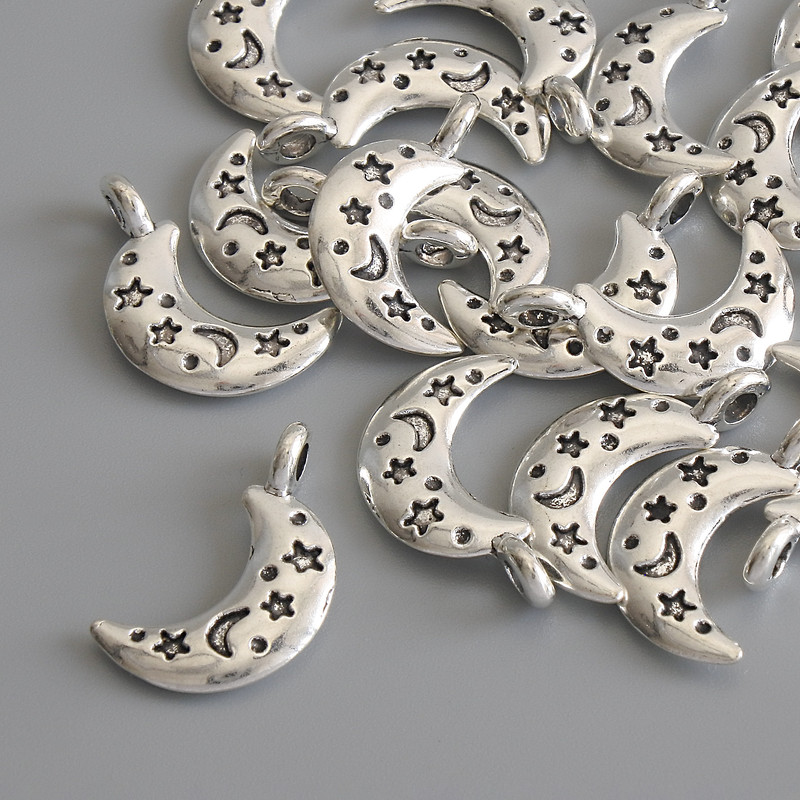 Přívěšek Měsíc, barva kovu stříbrná, průměr 19×10 mm, balení 18 ks