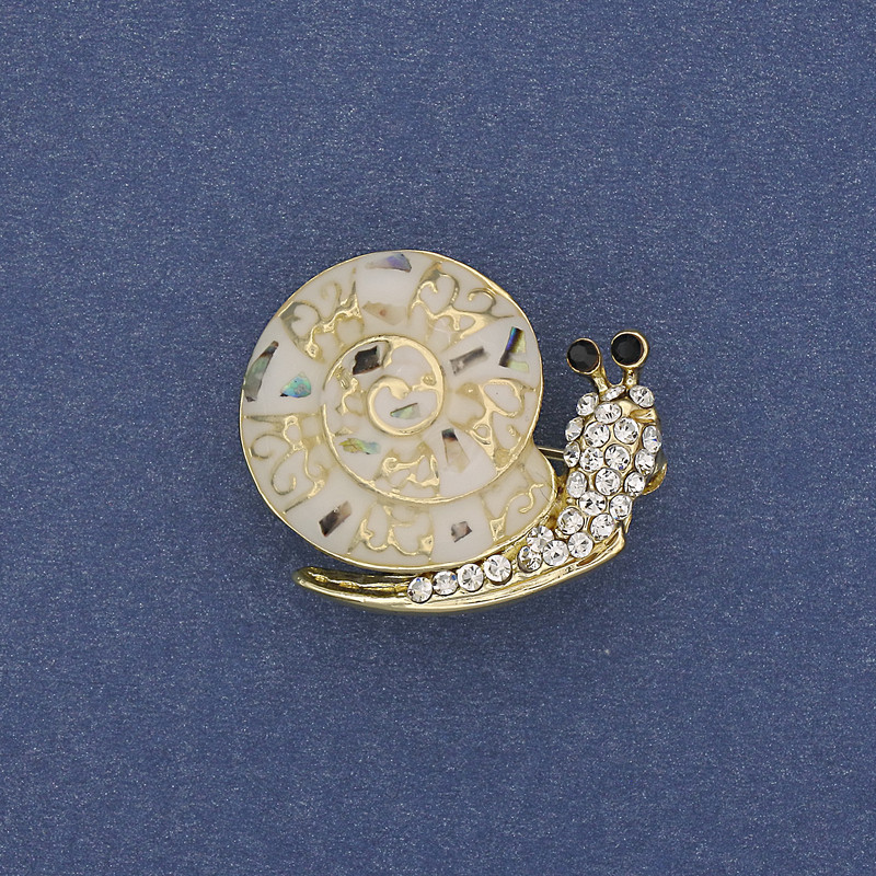 Brož Šnek z haliotis s bílými štrasovými kamínky