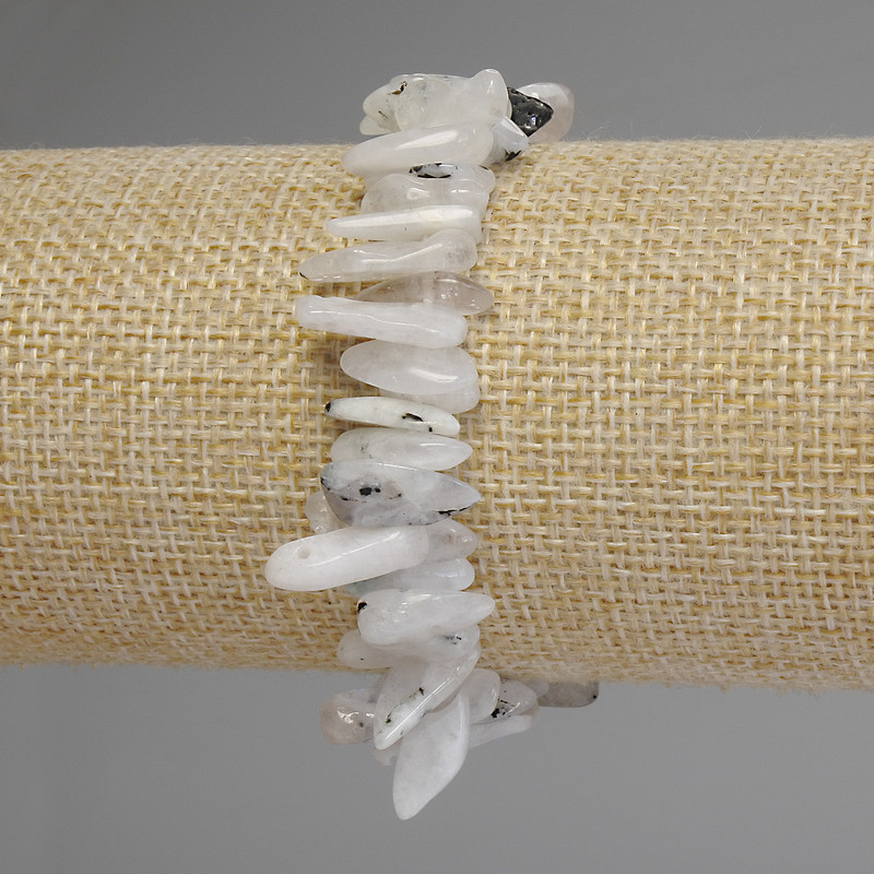 Náramek z adularitu – jemné jehličkové třísky, délka 18 cm