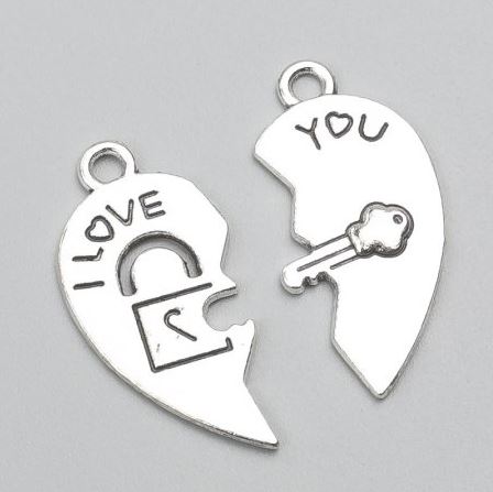 Přívěšek – polovina srdce, 30×15 mm, balení 10 polovin, 20 g