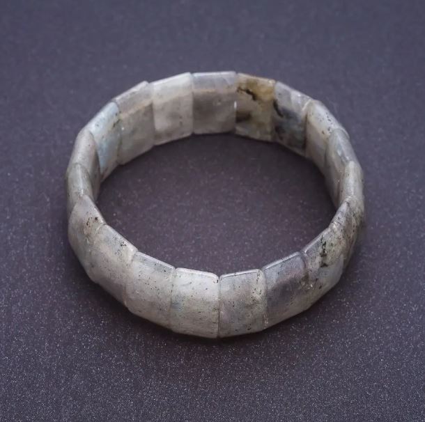 Náramek z labradoritu na gumičce, obdélníkové články 2,4×1 cm+