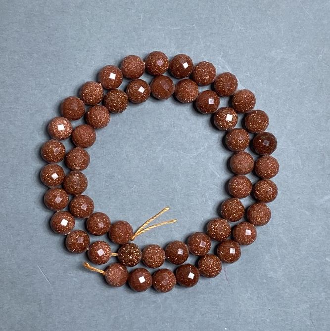 Aventurínové korálky Zlatý písek – facetované koule, průměr cca 8 mm, na niti, délka 38 cm+