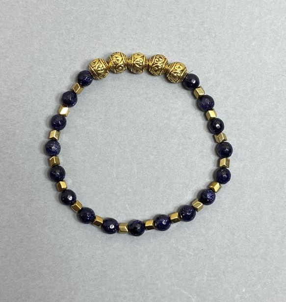 Náramek z modrého aventurínu a hematitu – brusovaná korálka 6 mm ±, hematitové šipky 3,5 × 3,5 mm ±, s vložkami, délka 18 cm, pružný