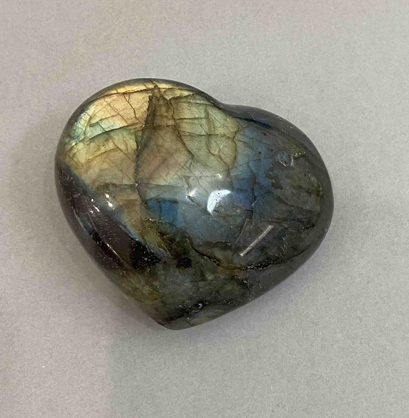 Камінь сувенірний Лабрадор у формі серця 72х60х37мм+- вага від 221г