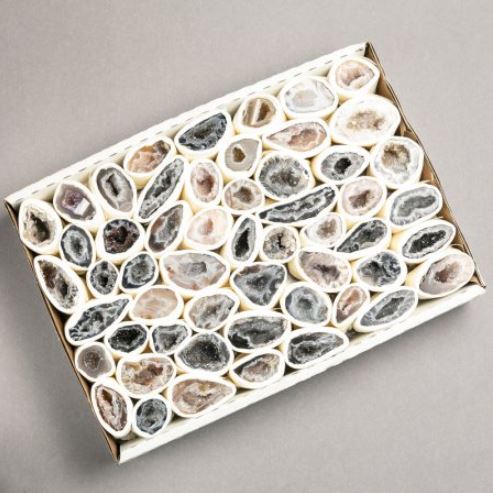 Dárková geoda z achátu – sortiment (malá) (cena za krabici)