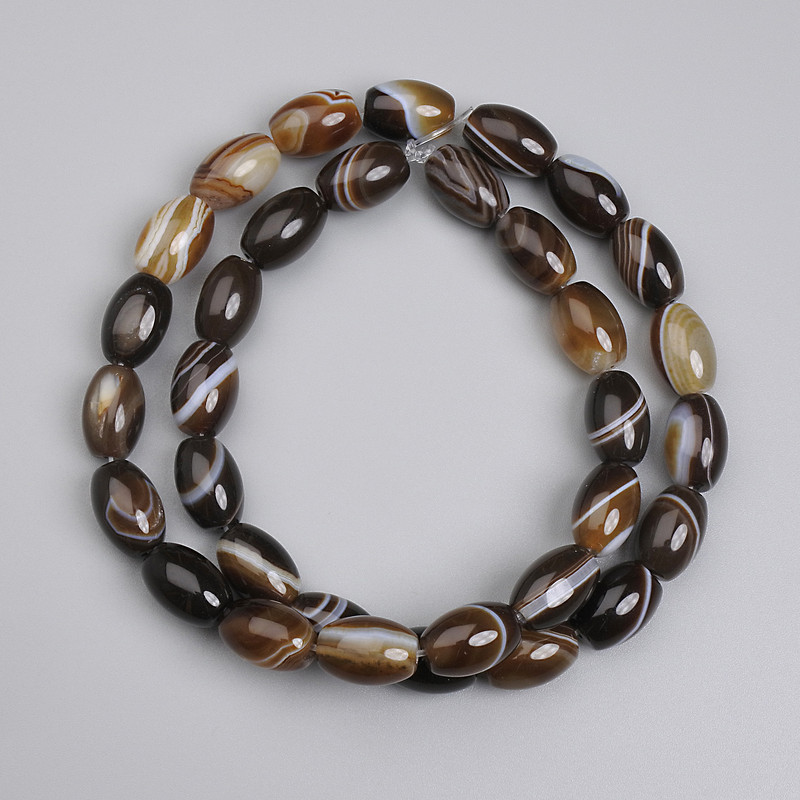 Agátové korálky barilového tvaru, průměr 12×8 mm, délka cca 39 cm na niti