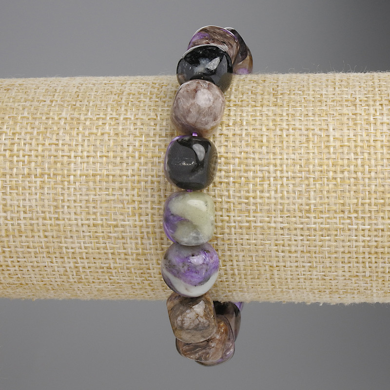 Náramek z čaroitu, facetované korálky, průměr 11×10 mm, 5 mm +/-; délka 18 cm +/- elastický